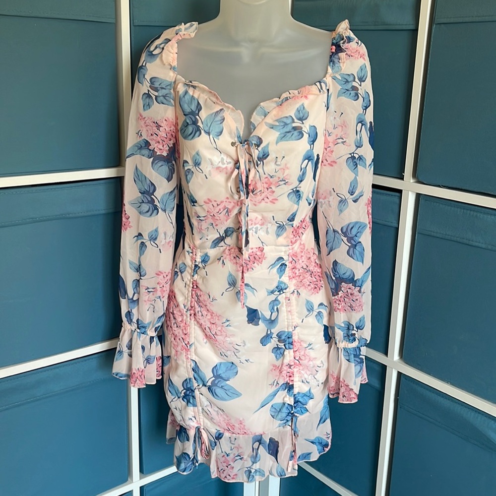 NWT Missord long sleeve floral dress Gorgeous 💕